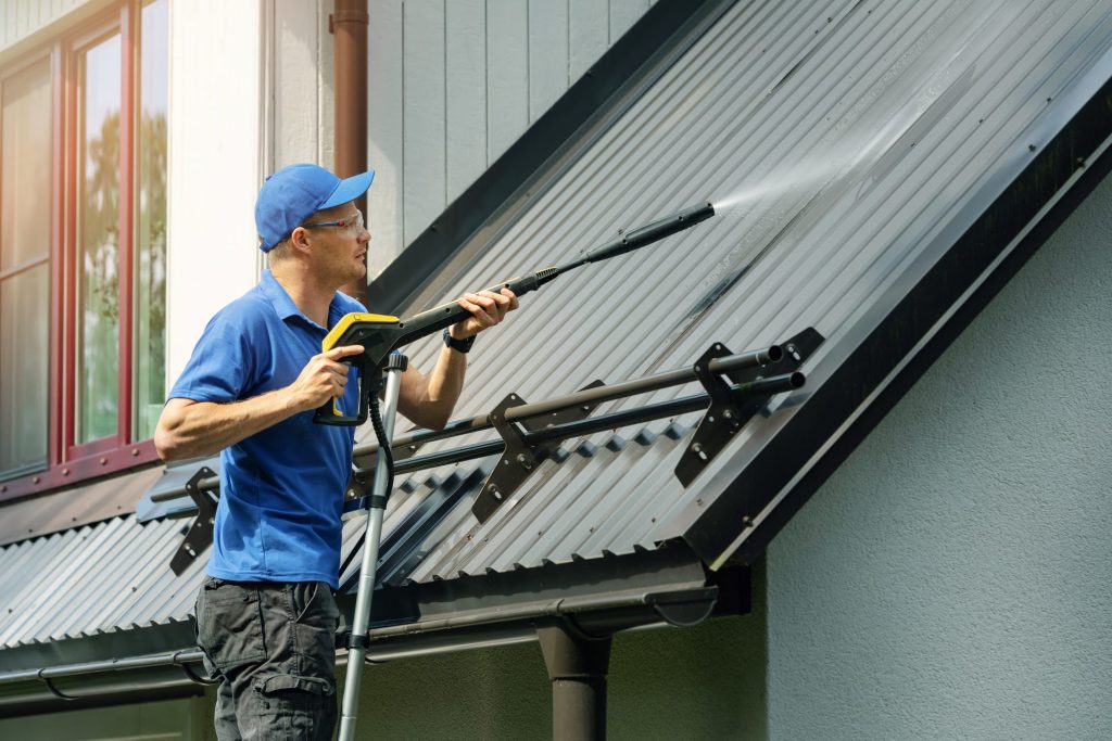 Why Roof Cleaning Is So Important In The Fall and Winter