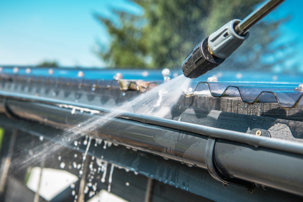 7 Essential Benefits of Gutter Cleaning